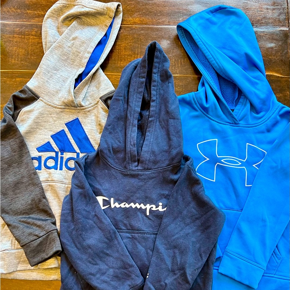 Boys size 5 Sweatshirts - EUC